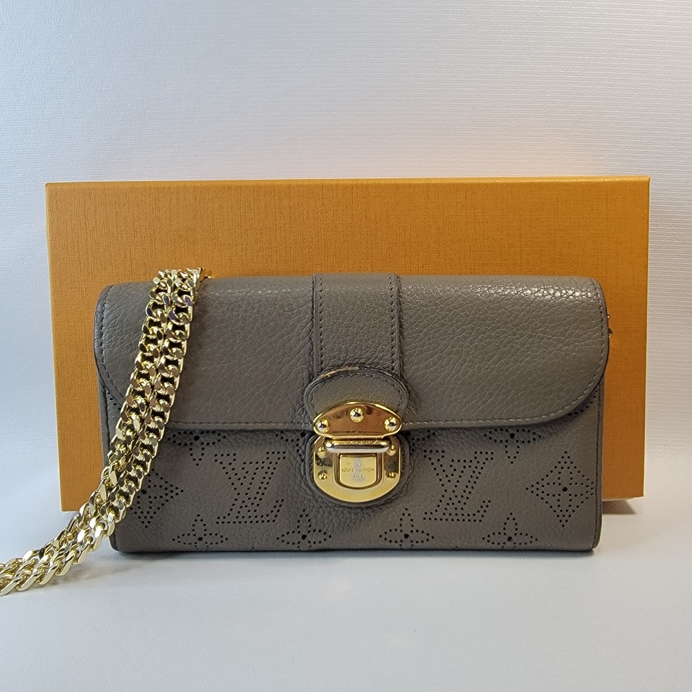 LOUIS VUITTON Mahina Amelia Leather Bifold Long Wallet